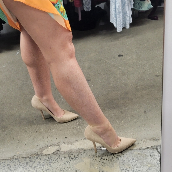 EUC GIVENCHY PONY HAIR SHOES 8.5 NUDE TAN NEUTRAL 39 GOLD HEELS PUMPS POINTY TOE - Picture 5 of 5